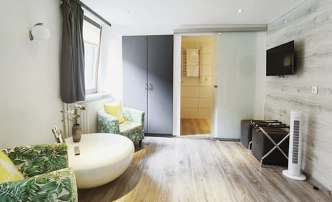 Twin Room | Premium bedding, desk, blackout drapes, free WiFi