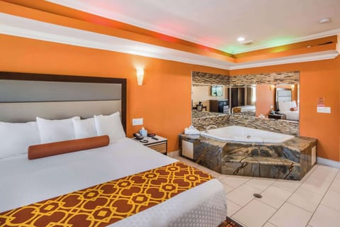 Room, 1 King Bed, Non Smoking (with 2 person Hot Tub) | Premium bedding, down comforters, memory foam beds, desk