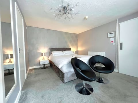 Double Room (Large) | Iron/ironing board, free WiFi, bed sheets