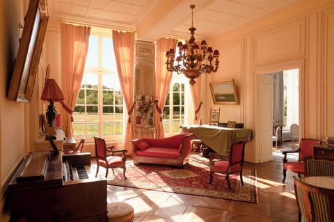 Deluxe Suite | Premium bedding, desk, free WiFi