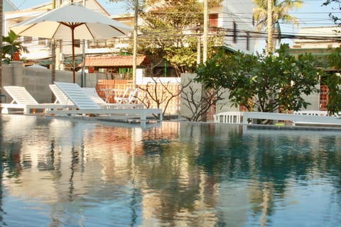 Outdoor pool, pool umbrellas, sun loungers