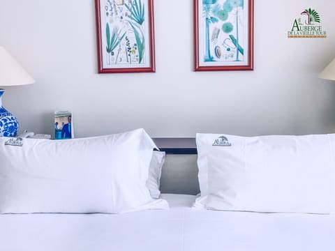 Deep soaking tub, free toiletries, hair dryer, towels