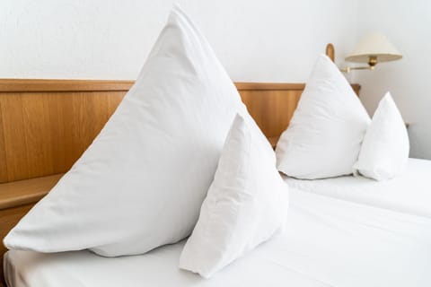 Double Room | Desk, free cribs/infant beds, free WiFi, bed sheets