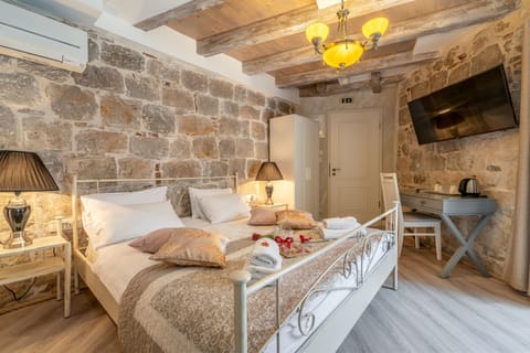 Superior Room - Private Wing | Premium bedding, minibar, in-room safe, individually decorated