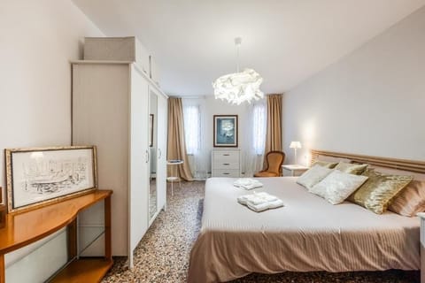Apartment, 3 Bedrooms | 3 bedrooms, desk, iron/ironing board, free WiFi