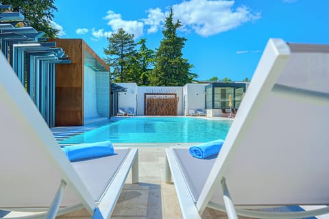 Seasonal outdoor pool, sun loungers