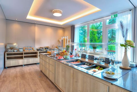 Free daily buffet breakfast