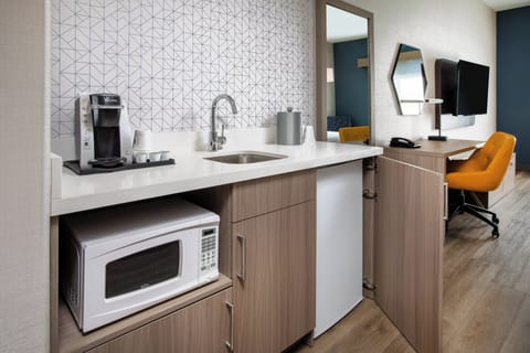 In-room safe, desk, laptop workspace, iron/ironing board