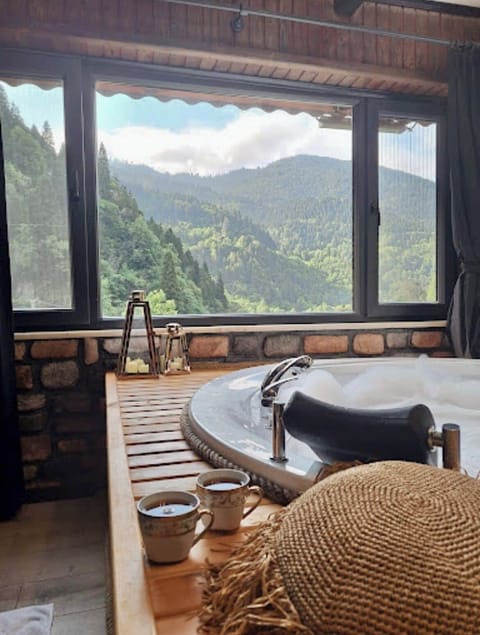Luxury Room, 1 King Bed, Jetted Tub, Valley View | Premium bedding, desk, laptop workspace, soundproofing