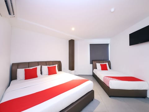 Superior Suite | Desk, free WiFi, bed sheets