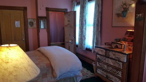 Tree Top Suite | Premium bedding, free WiFi