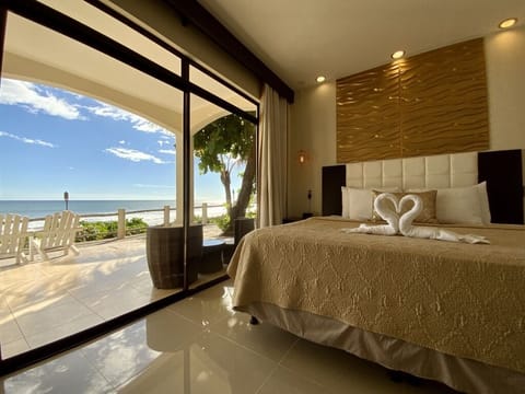 Golden Room | In-room safe, desk, iron/ironing board, WiFi (free)