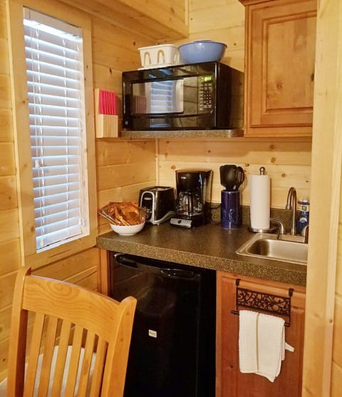 Cabin, 1 Bedroom (No Pets) | Private kitchenette | Fridge, microwave, coffee/tea maker, toaster