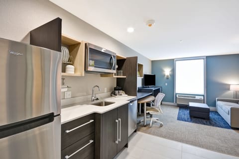 Fridge, microwave, dishwasher, coffee/tea maker