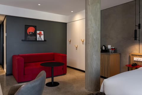 Junior Suite, Balcony (V&A Waterfront View) | Minibar, in-room safe, desk, laptop workspace