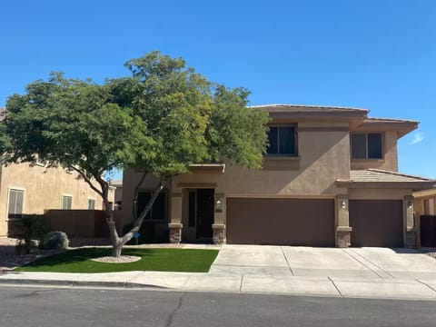 Beautiful 2 level home!