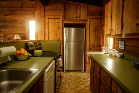 Fully stocked kitchen, new stove and fridge!
