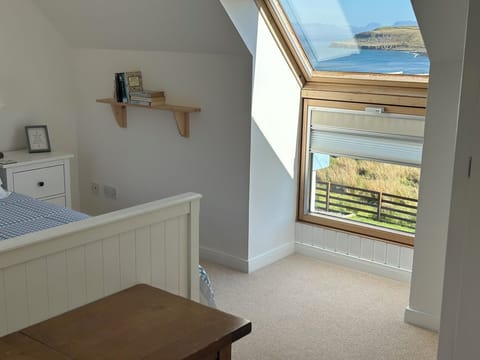 Main bedroom - sea view