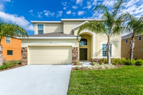 The Beautiful and Spacious Acacia Grove @ Watersong