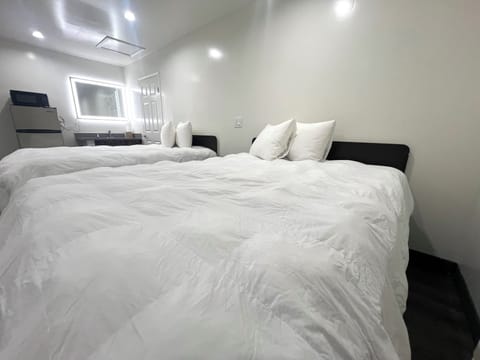 Deluxe Room, 2 Queen Beds, Non Smoking | Iron/ironing board, bed sheets