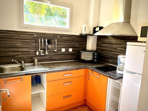 Comfort Cottage, 1 Bedroom | Private kitchen | Fridge, microwave, stovetop, espresso maker