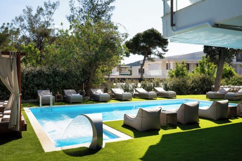 Seasonal outdoor pool, pool umbrellas, sun loungers