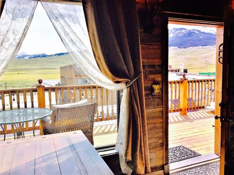 301 Penthouse Suite Park Mountain View with Deck | Living area | 48-inch flat-screen TV with cable channels, TV