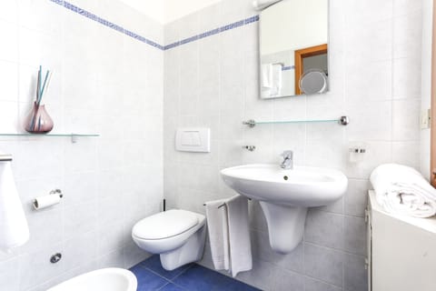 Double or Twin Room | Bathroom | Shower, hair dryer, bidet, towels