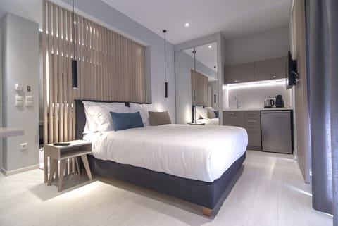 Standard Double Room, Balcony | In-room safe, desk, soundproofing, iron/ironing board