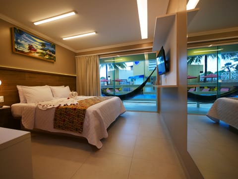 MASTER CASAL COM VARANDA | Minibar, in-room safe, desk, blackout drapes