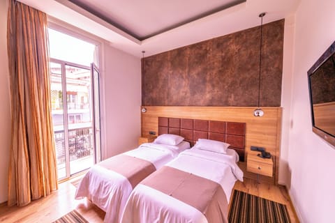 Minibar, iron/ironing board, WiFi