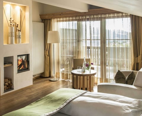 Premium Suite, Multiple Beds | Living area | TV