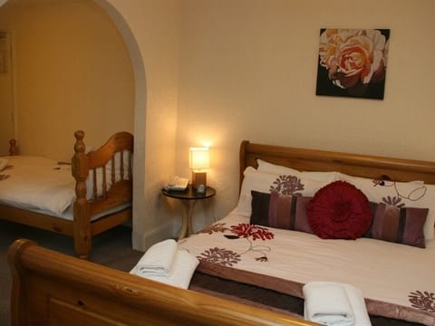 Standard Double Room, Ensuite, Garden View (and Sofa Bed) | Iron/ironing board, free WiFi, bed sheets