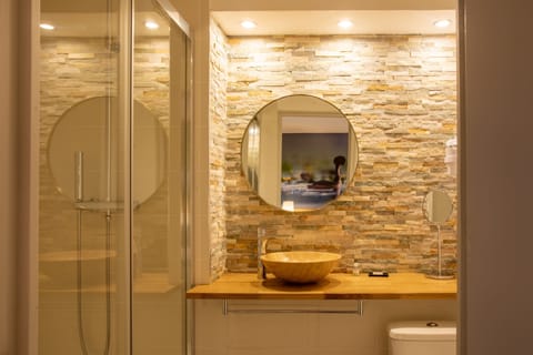 Superior Double Room | Bathroom | Towels