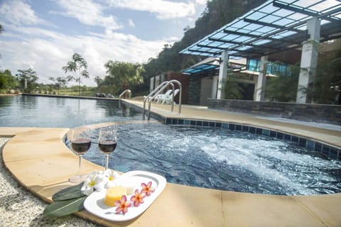 Outdoor spa tub