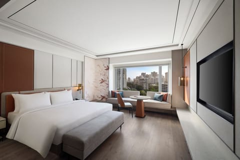 Business Room (Business Class) | Premium bedding, minibar, in-room safe, desk