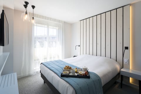 Classic Room | Premium bedding, minibar, in-room safe, desk