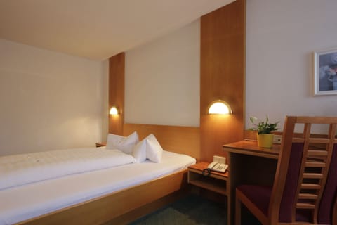 Desk, free cribs/infant beds, free WiFi, bed sheets