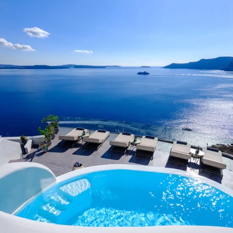 Outdoor pool, sun loungers