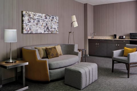 Executive Suite, 1 Bedroom | Premium bedding, pillowtop beds, desk, iron/ironing board