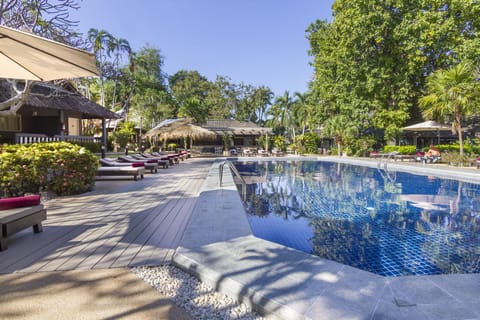 Outdoor pool, sun loungers