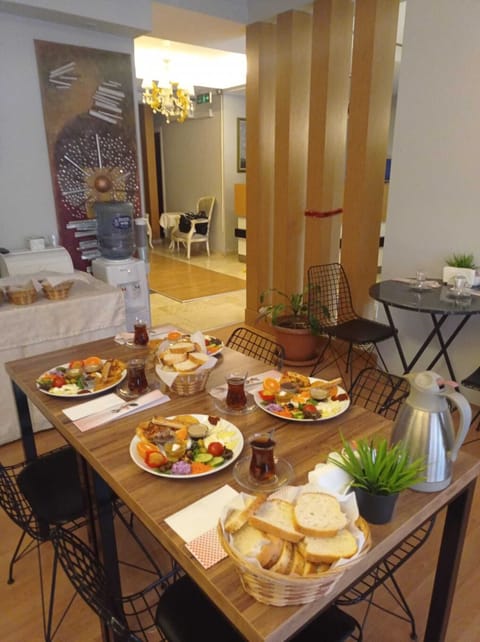 Daily local cuisine breakfast for a fee