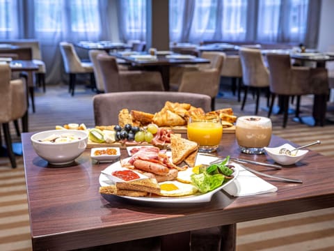 Daily buffet breakfast for a fee