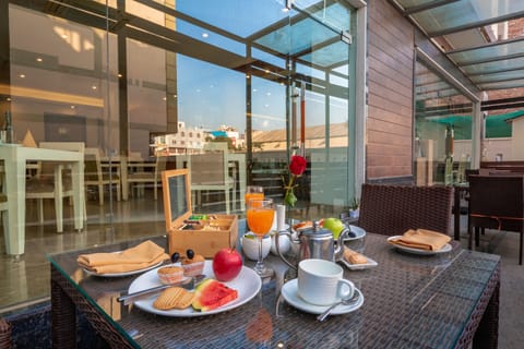 Daily buffet breakfast for a fee