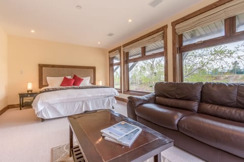 House, 5 Bedrooms (With 4 Bathroom) | 5 bedrooms, desk, free WiFi, bed sheets