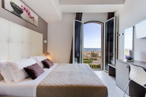 Superior Room, 1 Double or 2 Twin Beds, Sea View | In-room safe, free WiFi, bed sheets