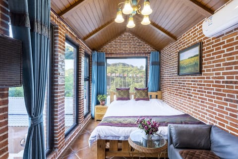 Double Room, Mountain View | Iron/ironing board (on request), WiFi (free), bed sheets