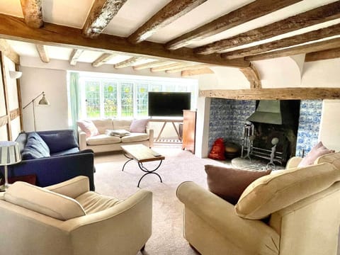House, 4 Bedrooms | 4 bedrooms, Egyptian cotton sheets, premium bedding, travel crib