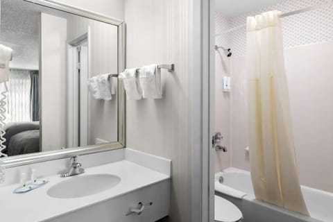 Combined shower/tub, deep soaking tub, free toiletries, hair dryer