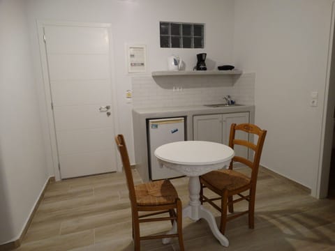 Studio Suite | Iron/ironing board, free WiFi, bed sheets